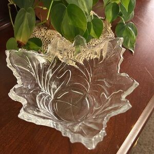 Heavy Thick Crystal Maple Leaf Design Clear 7” Wide Glass  Serving Bowl